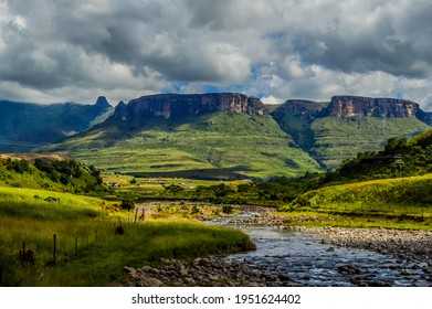 552 Drakensberg amphitheatre Images, Stock Photos & Vectors | Shutterstock