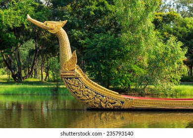 Royal Barge Suphannahong King Palace 