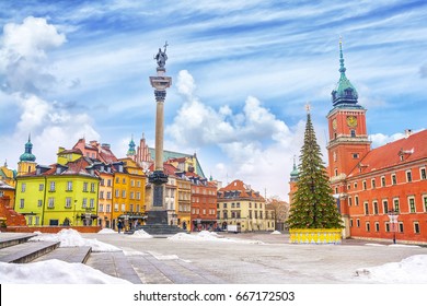 Royal Castle, Ancient Colorful Townhouses And Sigismund's Column In Old Town In Warsaw On A Christmas Day, Poland, Is UNESCO World Heritage Site.