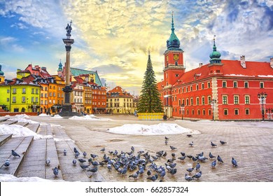 Royal Castle, Ancient Townhouses And Sigismund's Column In Old Town In Warsaw On A Christmas Day, Poland, Is UNESCO World Heritage Site.