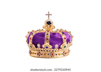 La Corona de la Coronación Real aislada en un fondo blanco
