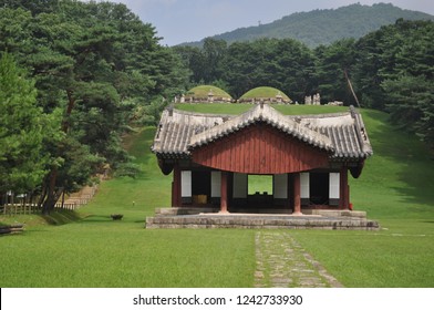 Royal Tomb In Seoul(Heolleung).Seoul, South Korea – Aug 9, 2009 Heolleung, The Tomb Of King Taejong, The Third Monarch Of The Joseon Dynasty, And His Consort Queen Wongyeong.