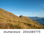 Roys Peak Track in the morning during Sunrise