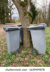 Rubbish bin put in the public park