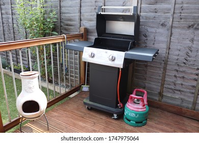 Rugby Warwickshire England May 2020 Gas Bbq And Gas Bottle On Wooden Decking Area