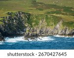 Ireland’s rugged coastline features dramatic cliffs, rolling green hills, and sweeping ocean views. From towering sea cliffs to wild Atlantic shores, 