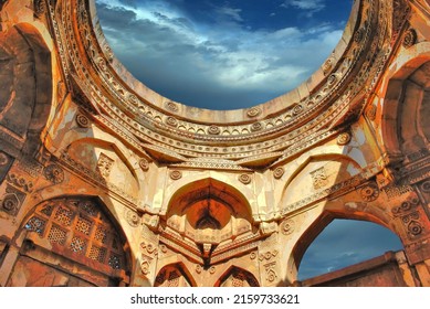 Ruins with intricate carvings at more than 600 years old historical Nagina Masjid near Jami Masjid (mosque) in Champaner, Pavagadh Archaeological Park, Gujarat, India. A UNESCO world heritage site.