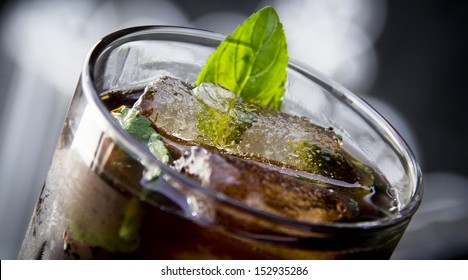 Rum and diet coke close up