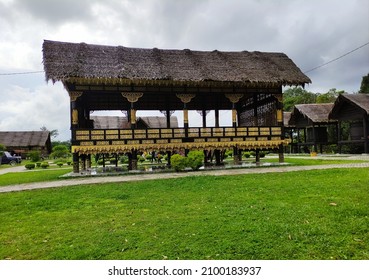 Rumah Adat Aceh, Tradisional House