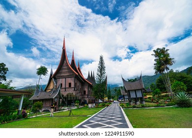 Rumah Adat Pusat Dokumentasi Informasi Kebudayaan Minang