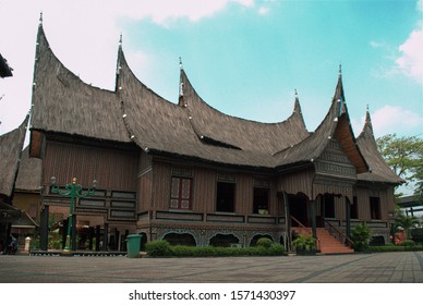 Rumah Gadang Traditional House Minangkabau West Stock Photo 1571430397 ...