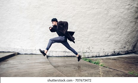 49,105 Run Away Images, Stock Photos & Vectors | Shutterstock