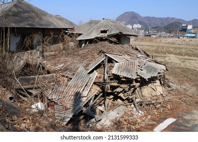 Rundown house in Korean countryside