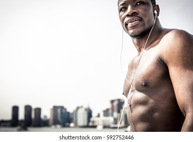 Runner making some exercises on the fence - Powered by Shutterstock