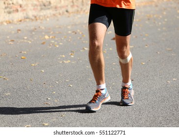 runner runs with sportswear and a patch below the knee