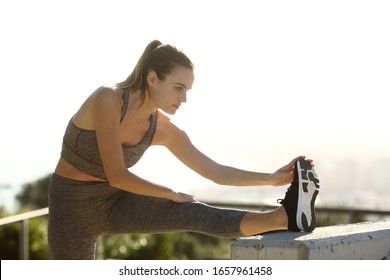 ジョギング 女性 の写真素材 画像 写真 Shutterstock