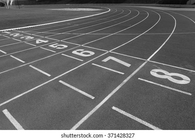 Running Lanes : Black And White