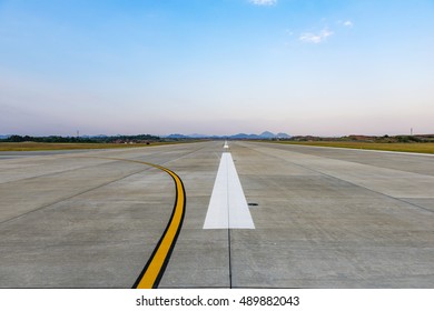 10,847 Imágenes De Airstrip - Imágenes, Fotos Y Vectores De Stock ...