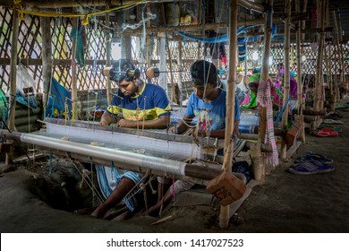 Rupganj, Dhaka Division, Narayanganj District, Bangladesh - 6th March, 2017. Handloom Weavers Creating World Famous Dhakai Jamdani Muslin Sarees Using Cotton And Gold Threads.