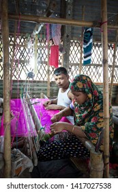 Rupganj, Dhaka Division, Narayanganj District, Bangladesh - 6th March, 2017. Handloom Weavers Creating World Famous Dhakai Jamdani Muslin Sarees Using Cotton And Gold Threads.