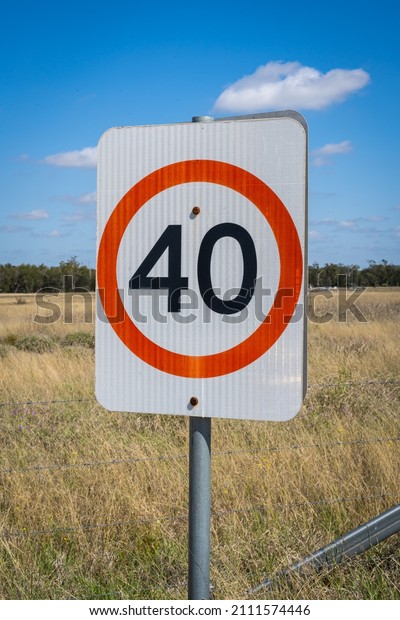 Rural 40km limit speed\
sign