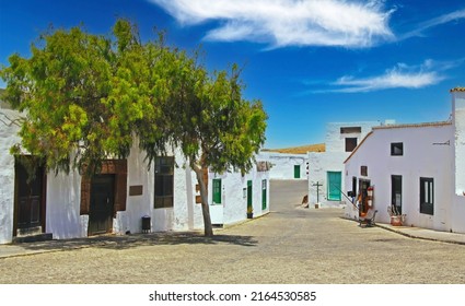 Rural Calm Town Square, Bright White Houses, Blue Summer Sky - Teguise, Lanzarote 