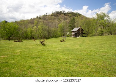 Rural Kentucky Home. Mountain Cabin In The Appalachian Mountains Of Kentucky. This Is A Historical Structure In The Daniel Boone National Forest And Not A Privately Owned Residence Or Structure.