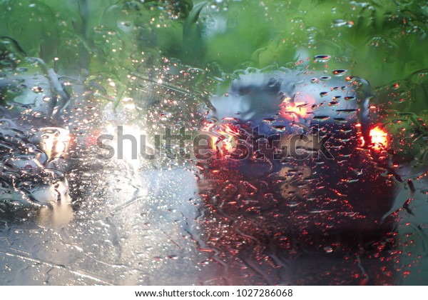 Rush hour traffic in
heavy rainy weather