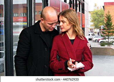 RUSSIA, BIYSK -OCTOBER 11, 2009: Model Natalia Vodianova And Lord Justin Portman In Biysk.