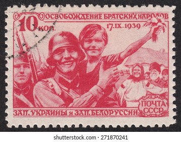 RUSSIA - CIRCA 1940: Stamp Printed By Russia, Shows Soviet Soldier With A Child.The Liberation Of The Fraternal Peoples Of Western Ukraine And Western Belorussia, Circa 1940