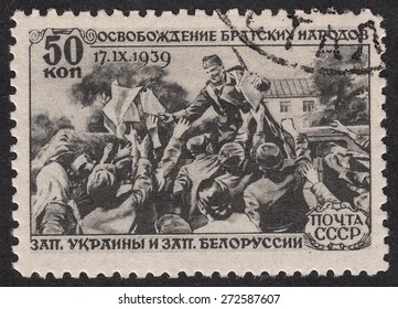 RUSSIA - CIRCA 1940: Stamp Printed By Russia, Shows Distribution Of Newspapers.The Liberation Of The Fraternal Peoples Of Western Ukraine And Western Belorussia, Circa 1940