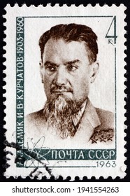 RUSSIA - CIRCA 1963: A Stamp Printed In Russia Shows Igor Vasilyevich Kurchatov, Was A Soviet Nuclear Physicist, Member Of The Russian Academy Of Science, Circa 1963