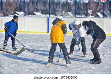 Russia, Kechevo, 12,02,2021 Playing Ice Hockey On An Outdoor Ice Rink