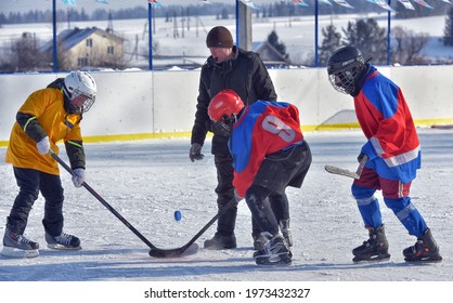 Russia, Kechevo, 12,02,2021 Playing Ice Hockey On An Outdoor Ice Rink