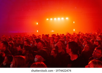 Russia Kemerovo 2021-04-18 People Crowd In Medical Masks On Night Party Concert