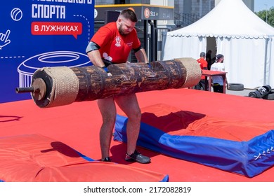 Russia, Moscow, 06.25.2022 Moscow Sports Day In Luzhniki. Weightlifting Competition