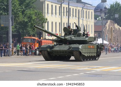 Russia, Moscow - June 24, 2020: Moscow Victory Day Parade. T-90M Battle Tank Drives Down Krasnaya Presnya Street Next To The Moscow Zoo.