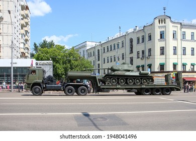 Russia, Moscow - June 24, 2020: Moscow Victory Day Parade. Tank T-34 Is Transported In A Truck Trailer Down Krasnaya Presnya Street Next To The Moscow Zoo.