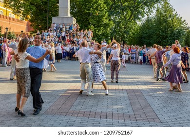 RUSSIA, MOSCOW, KREMLIN. - August 18, 2018: Moscow. Sabbath Rest. Dancing Old People.