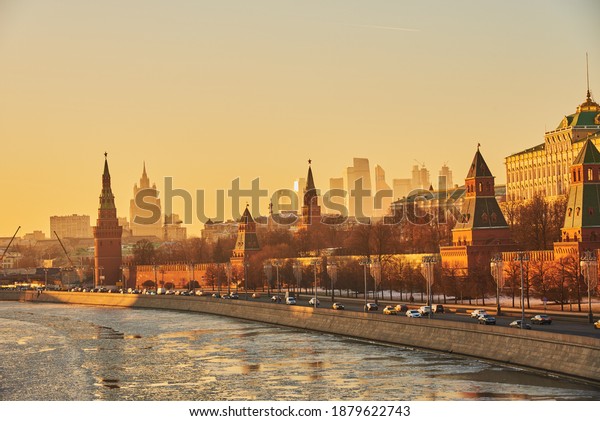 Russia, Moscow, Red square, November 09, 2020. View\
from Moskvoretsky bridge on the Moscow river and Red square on a\
winter day. Historical buildings in the haze of the setting\
sun.