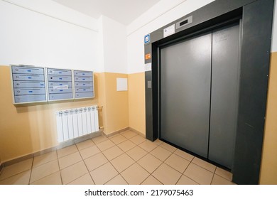 Russia, Rostov-on-don, 12.05.2022. Elevator In A Multi-storey Apartment Building. Maintenance And Repair Of Lifts In Houses.