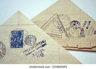 RUSSIA - TOPKI, April 30, 2022: Soldier Triangle, Letter From The Front. Old Postal Envelope, Postmark Field Mail And Viewed By The Military Censor, Circa 1942