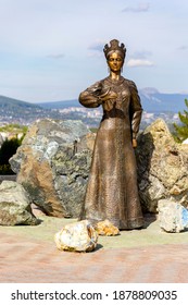 Russia Zlatoust August 2020: Bronze Sculpture Of The Mistress Of The Copper Mountain In The P.P. Bazhova On A Summer Day.