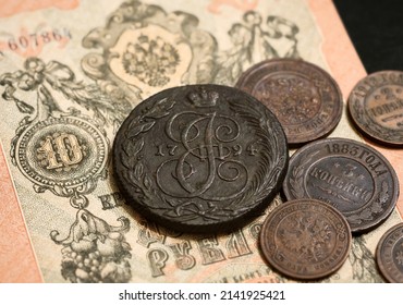 Russian Empire Coins And Vintage Paper Money Note Of 19th Cent. Old Copper Coins Of Russia, Monogram Of Catherine The Great In Center. Concept Of Antique Currency, Rare Coins And Coat Of Arms.