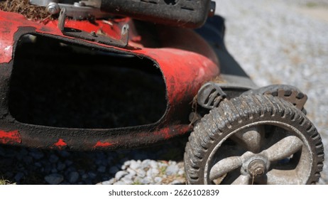 Rust old Red Pushmower 2

