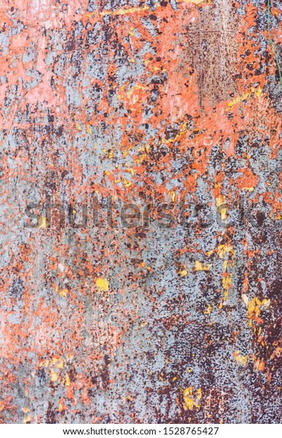Rust powder is on wall which is divided as\
rectangle. Chemical is added to oxidise surface finishing to\
imitate real rust on iron. There\'re Green, Brown, Orange and Black\
on interior & exterior\
wall.\
