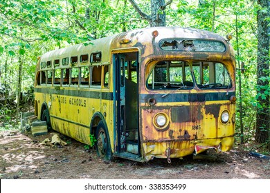 Rusted Out Old School Bus Abandoned Stock Photo 338353499 | Shutterstock