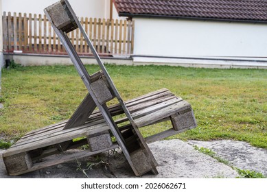 Rustic Garden Armchair Made Of Sturdy Wooden Pallets - Upcycling Euro Pallet