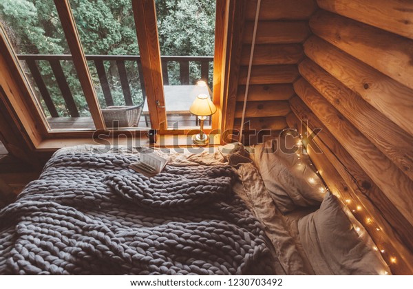 Rustic Interior Decoration Log Cabin Bedroom Stockfoto