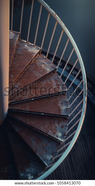 Rustic metal stairs\
